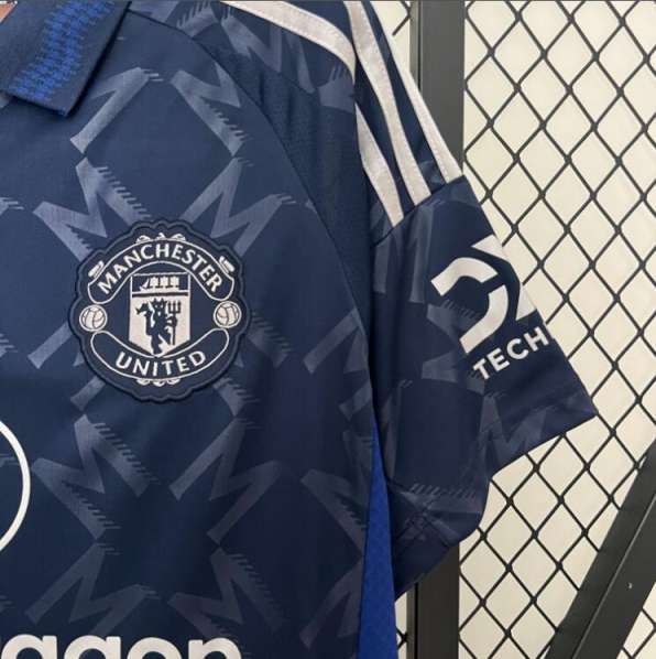 Manchester united 24/25 jersey